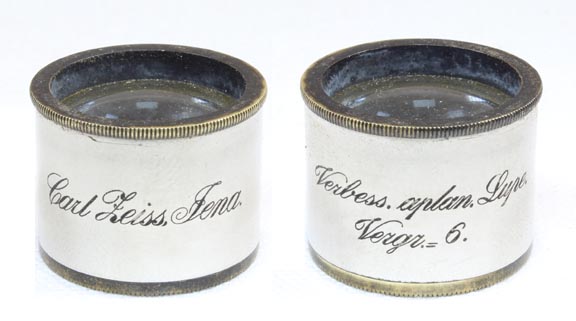signature of ZEISS Loupe