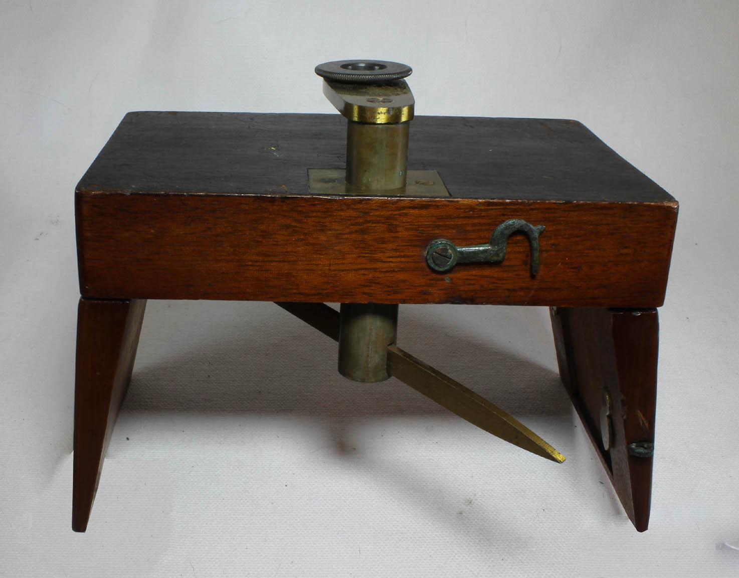 Queckett Dissecting Microscope, early form