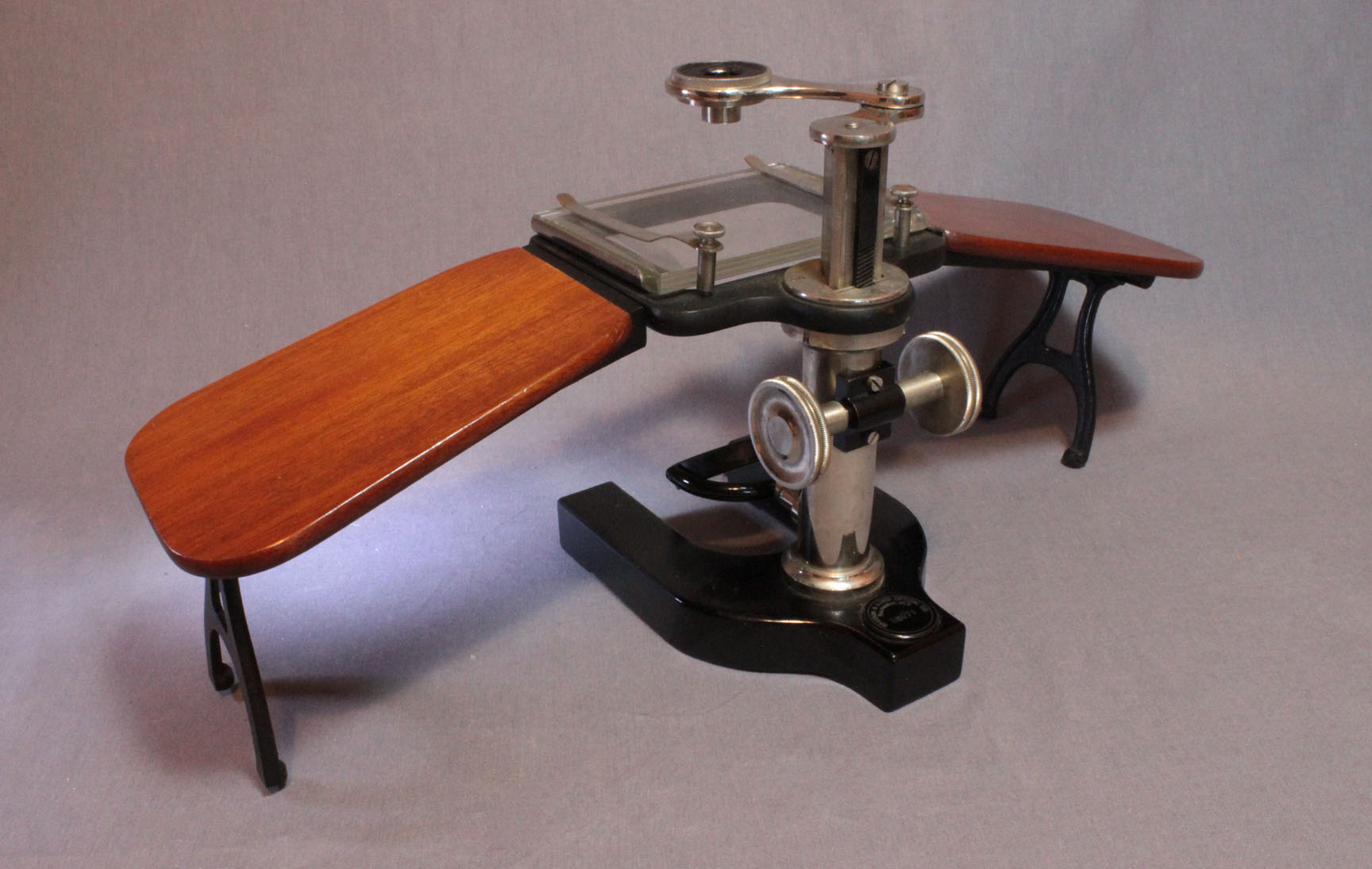 W Dissecting microscope